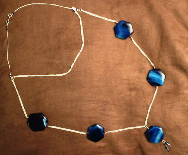 collier de soirée Perle en verre hexagonal - Sobij-unik